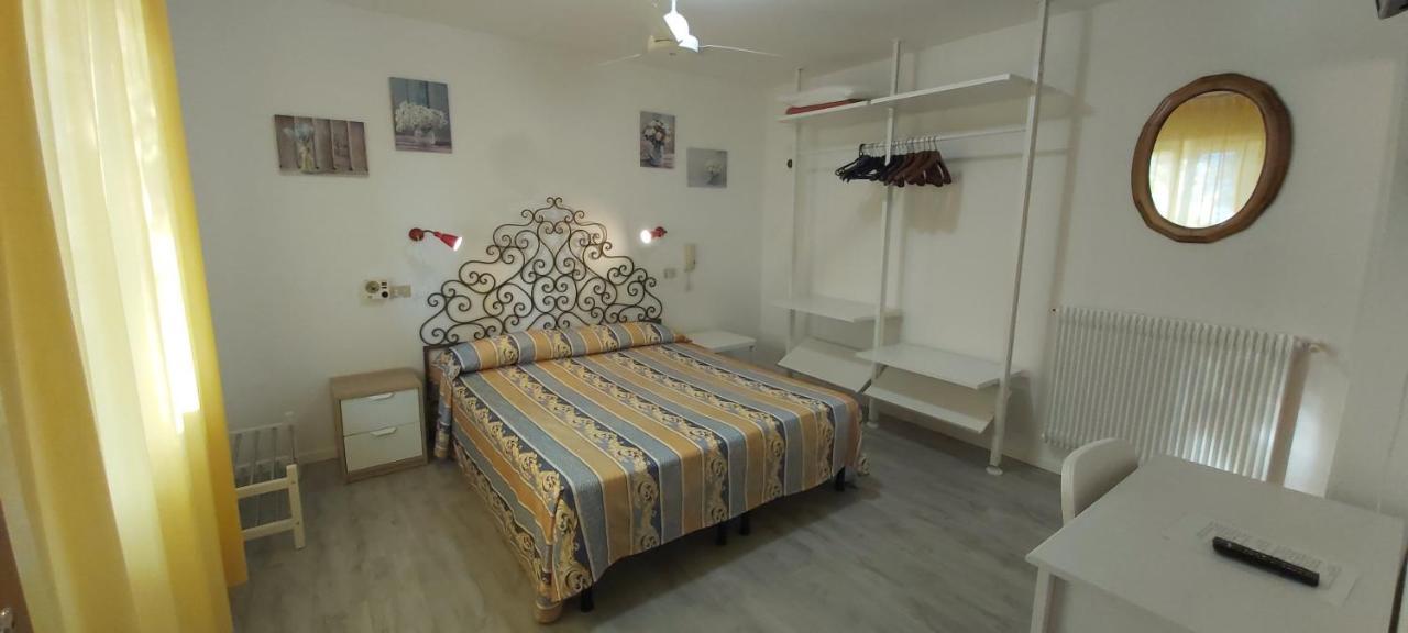 Hotel Casa Popi Мальчезине Экстерьер фото