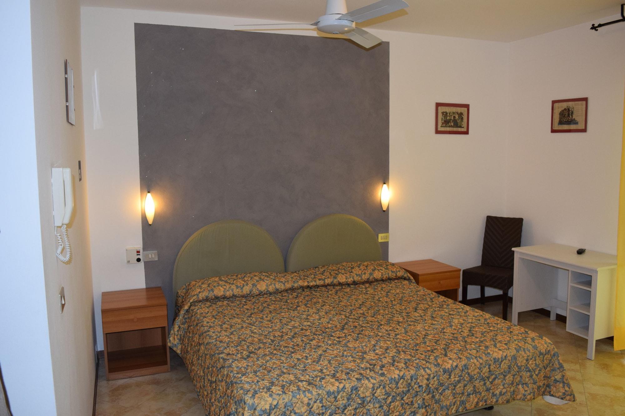 Hotel Casa Popi Мальчезине Экстерьер фото