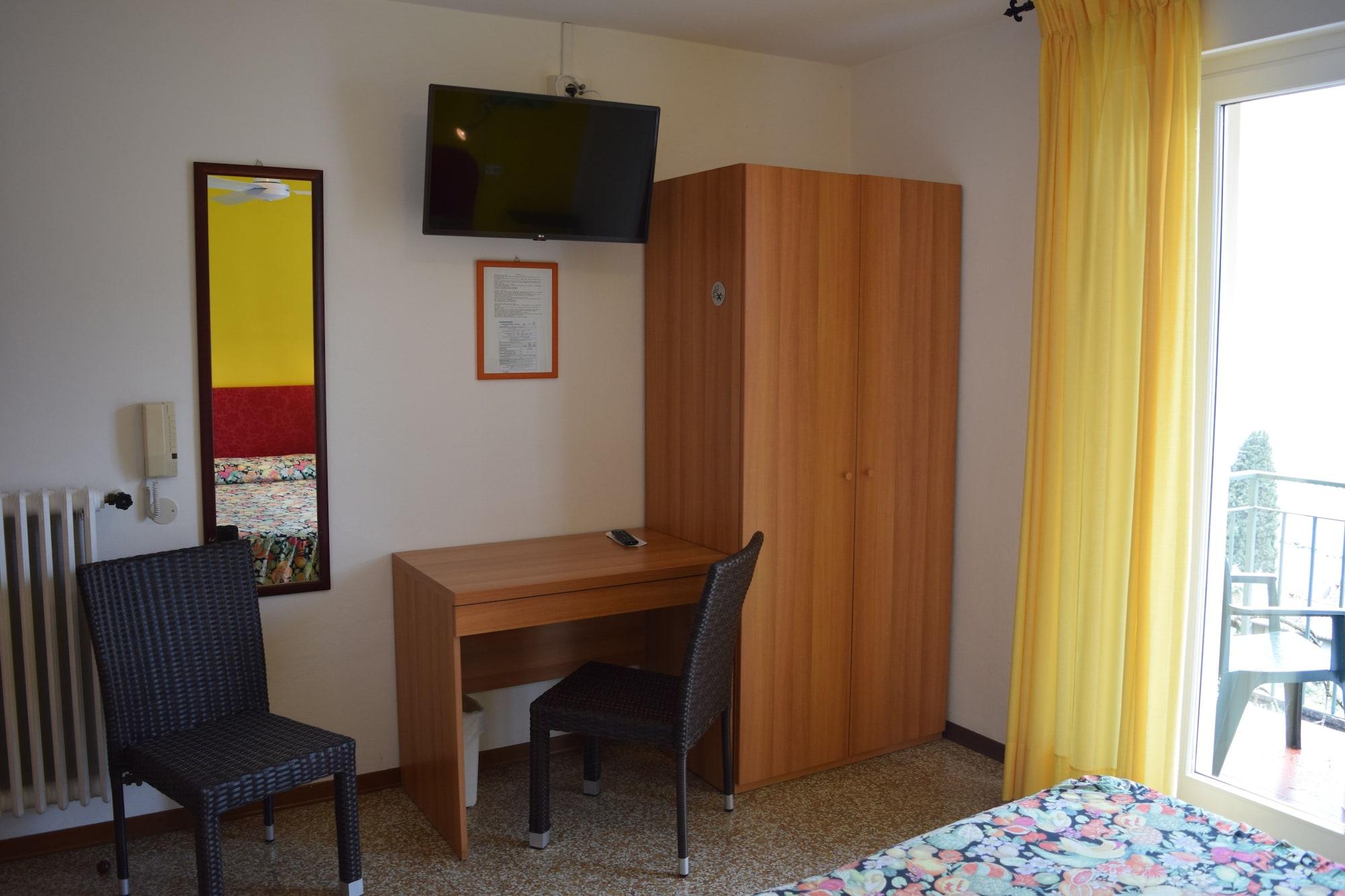 Hotel Casa Popi Мальчезине Экстерьер фото