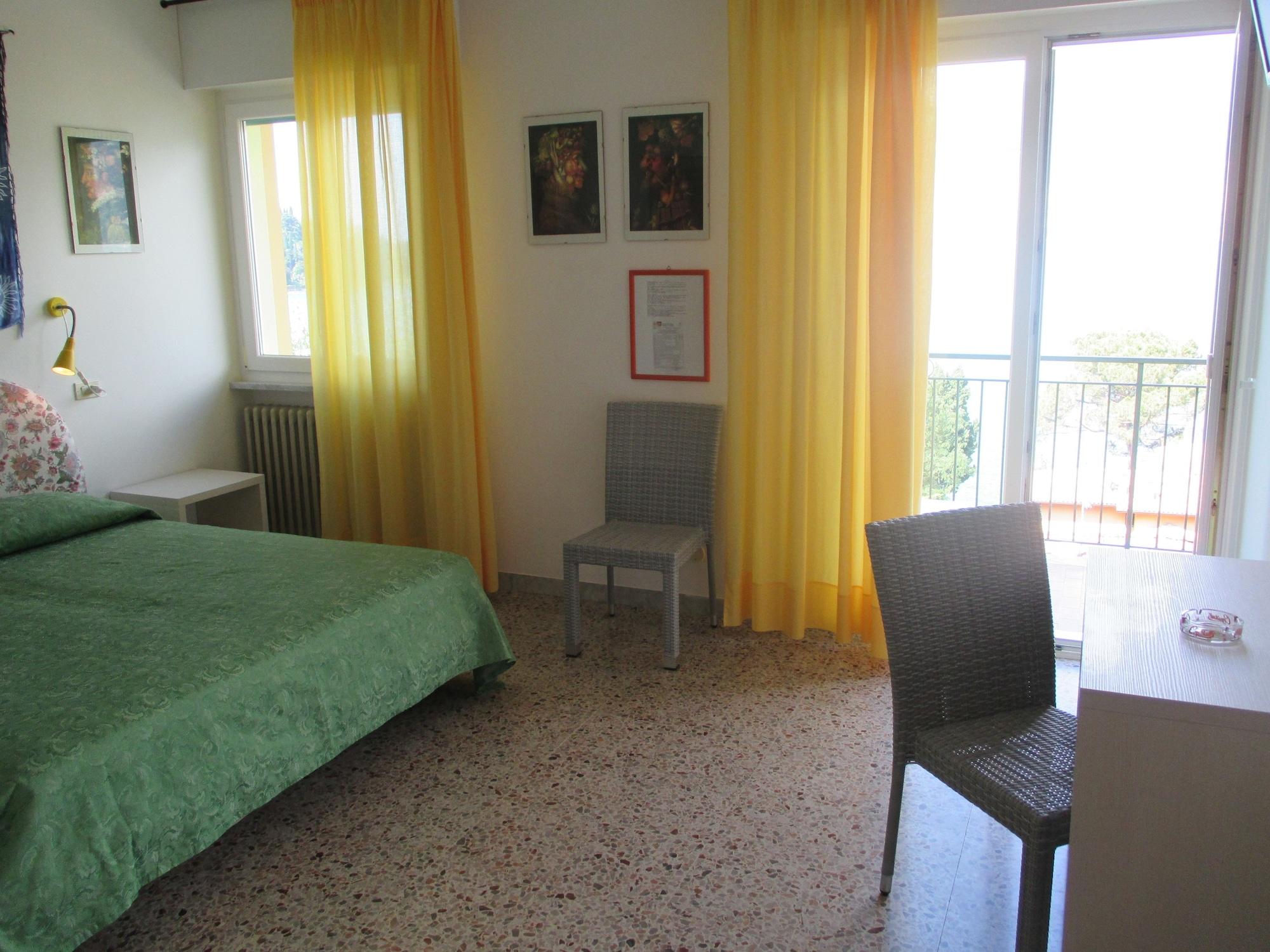 Hotel Casa Popi Мальчезине Экстерьер фото