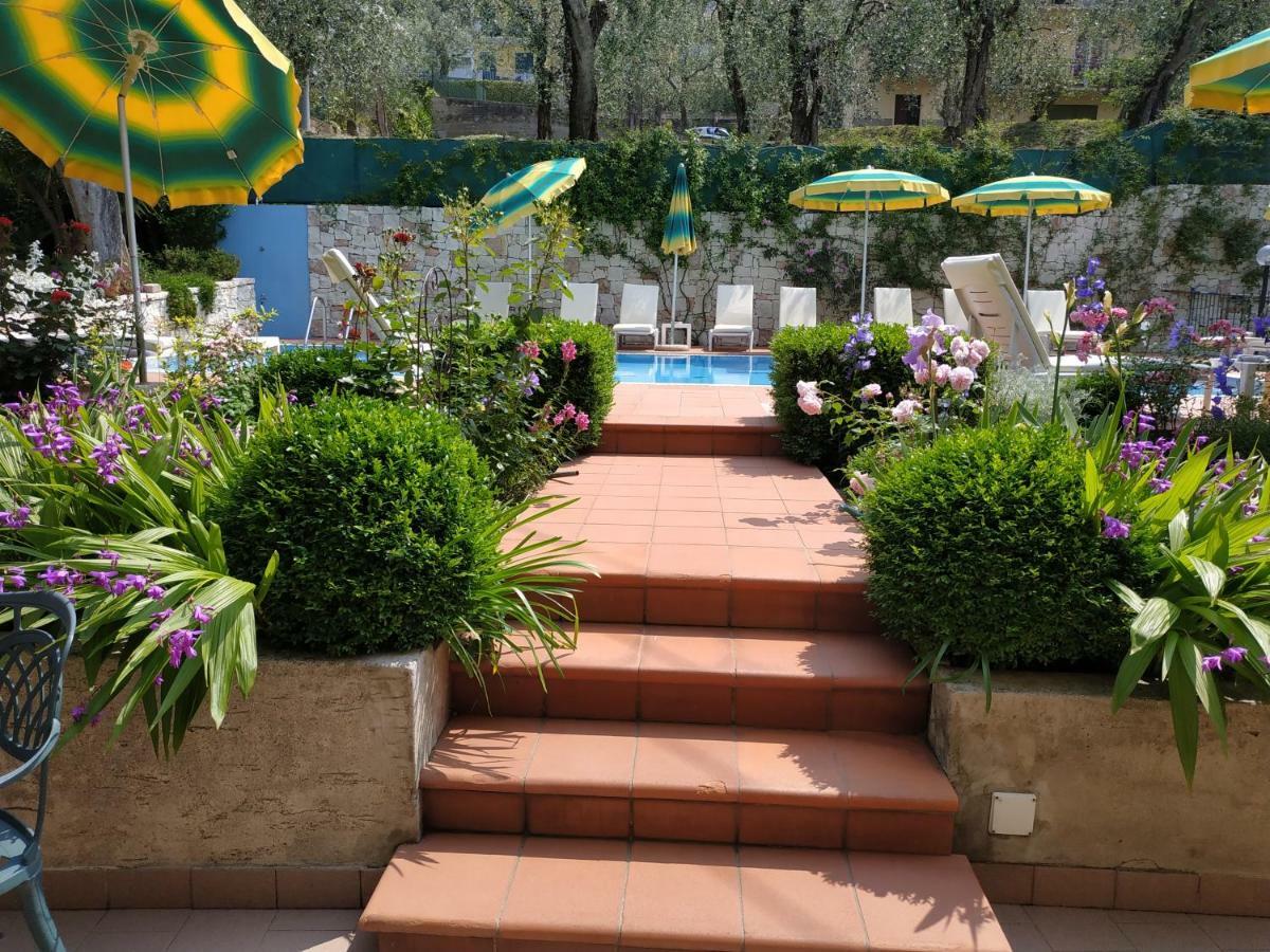 Hotel Casa Popi Мальчезине Экстерьер фото